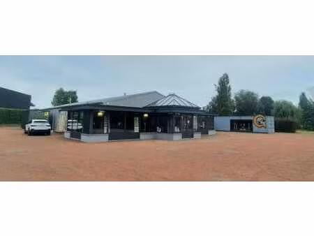 bâtiment commercial en plein centre de wanze