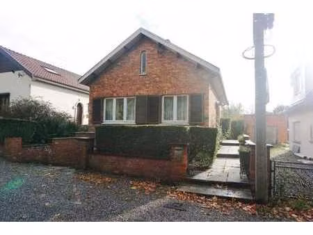 villa plain pied avec jardin garage et 2 chambres a renover