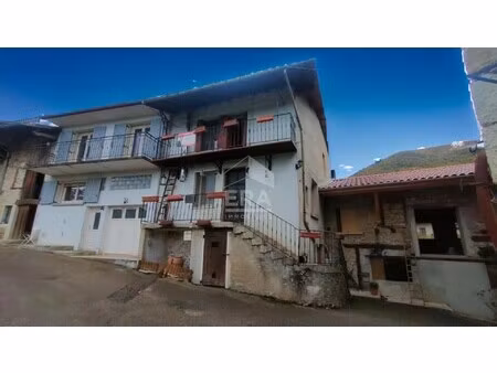 maison oncieu avec garage et jardin