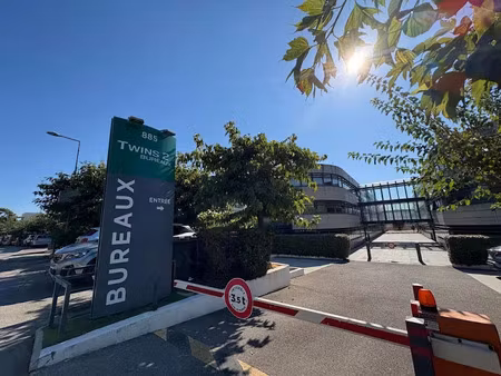 location locaux professionnels 335 m² à villeneuve-loubet (06270)  6 377 €