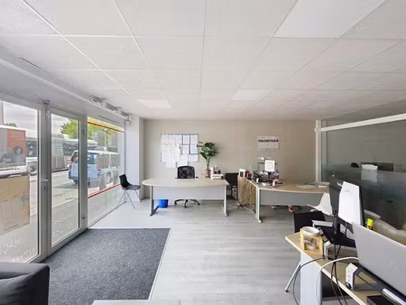location locaux professionnels 136 m² à villenave-d'ornon (33140)  2 200 €