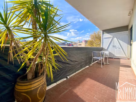 dernier étage lumineux avec terrasse au coeur de l'écusson