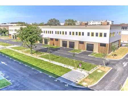 à louer : locaux d'activités 9 767 m²
