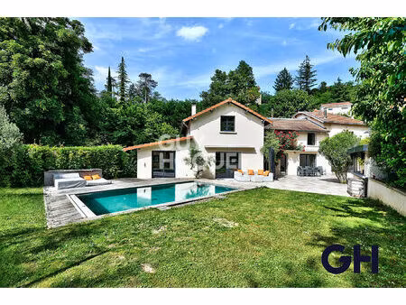 maison contemporaine avec piscine et jardin caluire-et-cuire