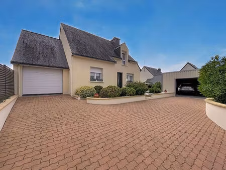 à vendre à noyal-muzillac  maison prête à vivre avec dépendance et prestations soignées