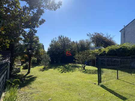 joli terrain de 367 m2 constructible.