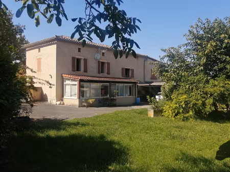 authentique maison en pierre avec terrain et dépendances à l