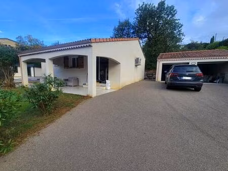 villa de plain pied avec piscine et 1 207 m² de terrain