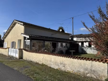 vente maison à saint-martin-de-coux (17360) : à vendre / 132m² saint-martin-de-coux