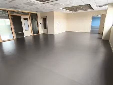 st denis les bourg - local d'activités