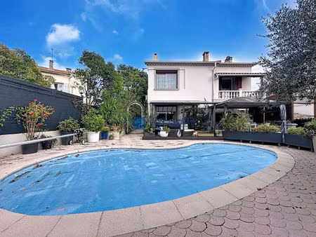 maison spacieuse à vendre à draguignan avec piscine et vue dégagée !