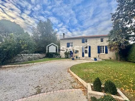 maison en pierre 3 chambres et pièce pour activité professionnelle a 15 minutes de niort !