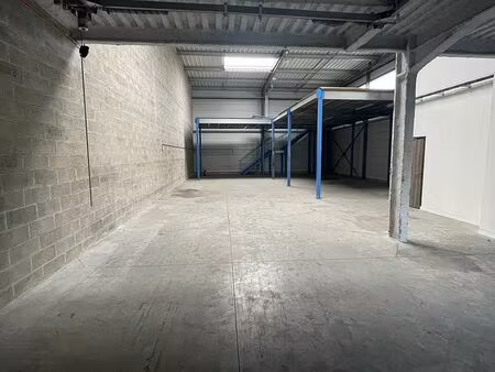 location local d'activités frepillon 339 m²
