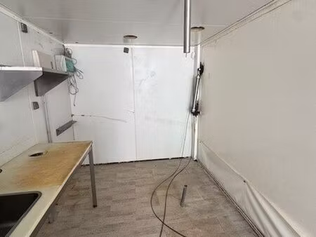 location local commercial 9m² champagne au mont d or 69410