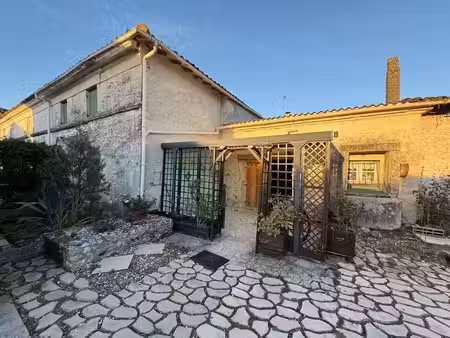 vente maison 4 pièces 165.49 m² à floirac (17120)  169 000 €