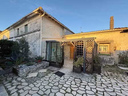 vente maison 4 pièces 165 m² à floirac (17120)  189 750 €