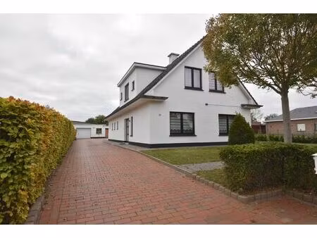 gezellige woning met garage  veranda en 4 slaapkamers in nieuwkerken