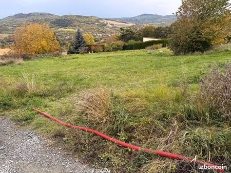 terrain constructible – 746 m² – le crest