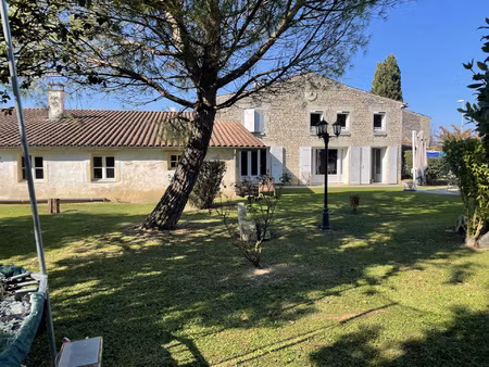 prignac magnifique propriete de 290 m2 parc de 7500 m2 gite