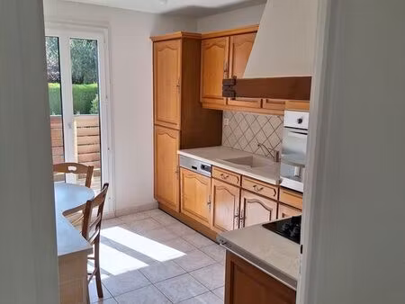 location t3/t4 poisy - 75m²