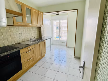 location appartement 3 pièces 71m² chatellerault 86100