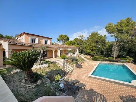 villa familiale 180 m2 sans vis a vis avec grand terrain calme absolu et piscine a draguig