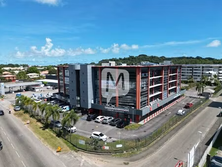 location local commercial 191m² cayenne 97300