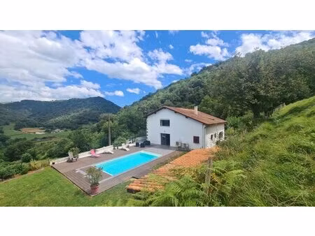 sublime ferme traditionnelle avec piscine et grand jardin à saint-martin-d'arrosa