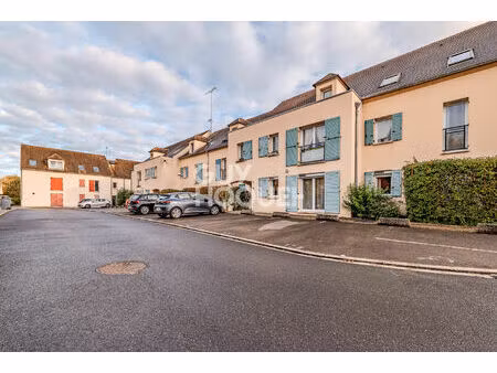 un 4 pièces lumineux à deux pas du centre et de l'étang