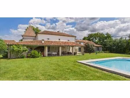 maison avec piscine et jardin fongrave (47)