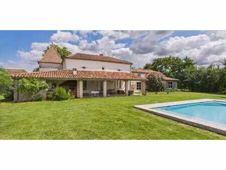 maison contemporaine avec piscine et jardin fongrave (47)