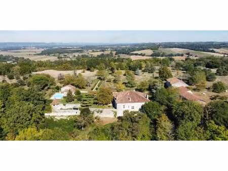 maison avec piscine prayssas (47)