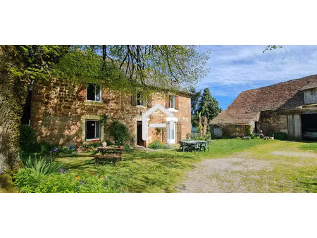 belle maison en pierre avec dépendances !