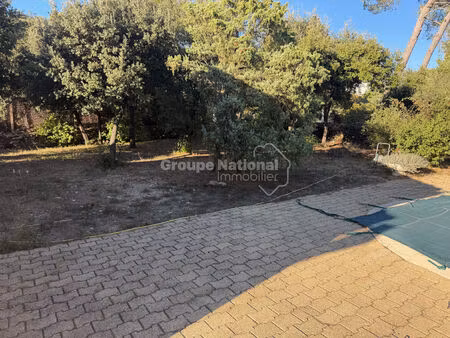 caveirac terrain de 1000m2 environ avec piscine