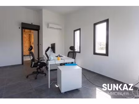 a louer à saint-pierre local professionnel de 45 m2 - loyer 1 491.40 € cc tva inclus - peu