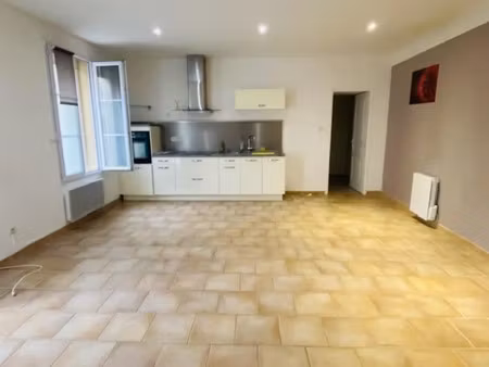 location appartement 3 pièces 60 m² à pierrelatte (26700)  650 €