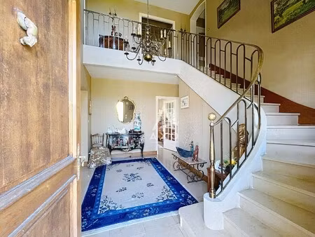 maison de luxe à vendre dans le quartier vieux village