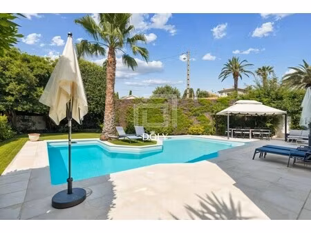 villa de luxe à vendre dans le quartier montfleury