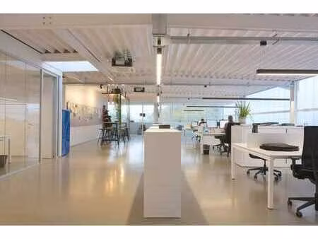 bureau prêt à emménager (environ 500 m²) à louer à oostkamp.