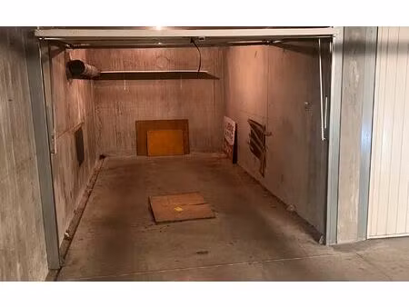 location stationnement  12 m² t- à vaulx-en-velin  85 €