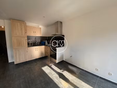 studio a louer avec garage / pierrefeu du var