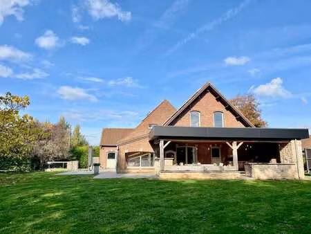 coup de coeur ! spacieuse villa sur 30a  garages  prof libér