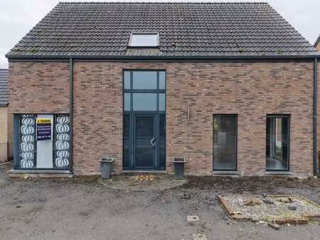 villa 4 chambres avec vaste jardin