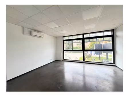 local 148m2 idealement situe