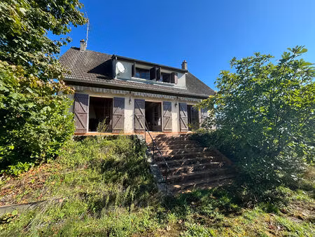 decize. pavillon familial 5 chambres avec grand terrain.