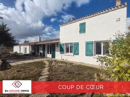 maison à rénover avec plus de 160m² de dépendances – fort potentiel