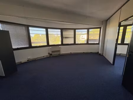 location locaux professionnels à villeneuve-loubet (06270)  1 830 €