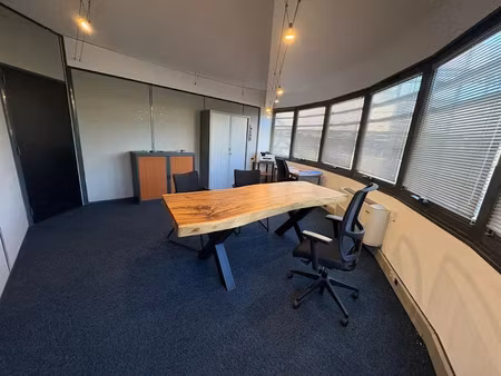 location locaux professionnels à villeneuve-loubet (06270)  850 €