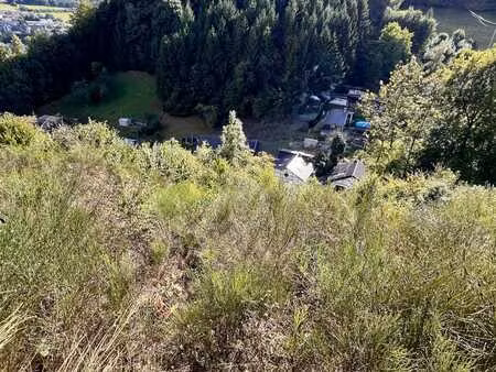 terrain à bâtir en pente forte