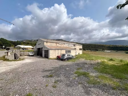 vente locaux professionnels 364 m² à peyroules (04120)  315 000 €